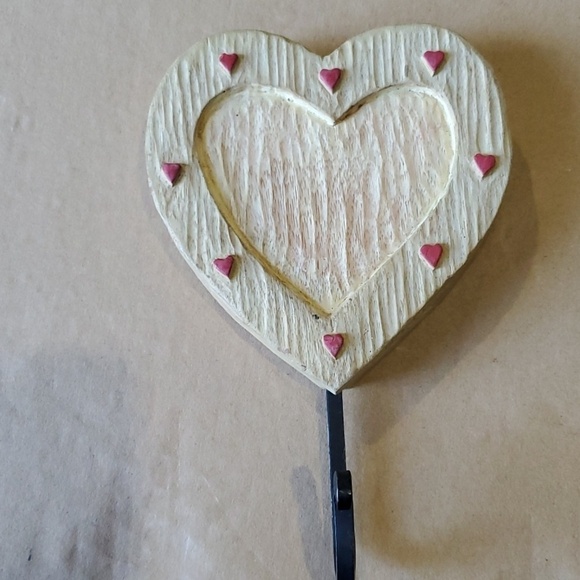 unbranded Other - Valentine Carved resin heart hanger 4.25 X 6.5